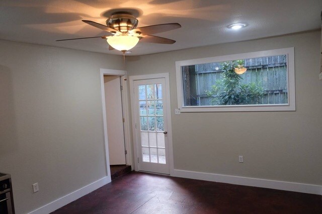 Building Photo - 1811 Alameda Dr