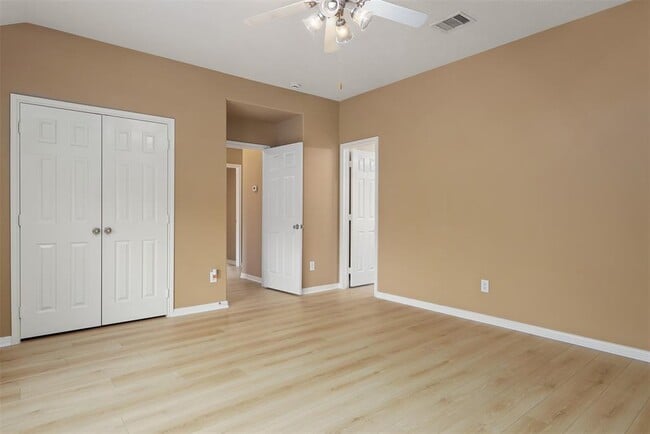 Building Photo - 1602 Village Townhome Dr