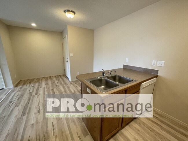 Building Photo - 2592 Prospect Dr