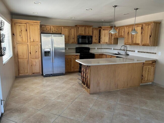 Building Photo - 6805 E 2nd St