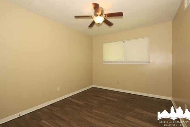 Building Photo - 11853 Dr Logan Rd