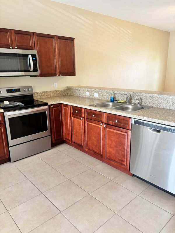 Building Photo - 1123 Normandy Dr