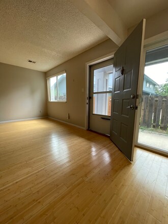 Building Photo - 4165 Monroe Dr