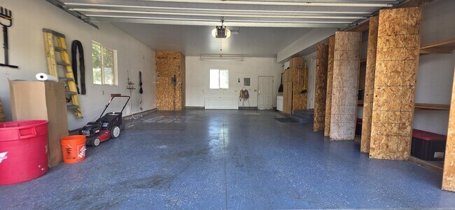 Building Photo - 2713 Dill Dr