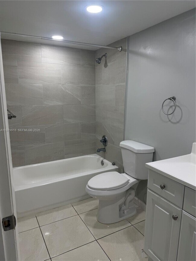 Building Photo - 469 NE 207th Ln