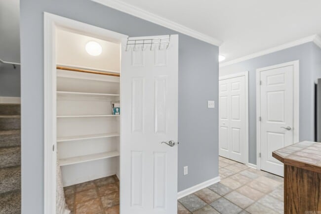 Building Photo - 20 Hillcrest Ln