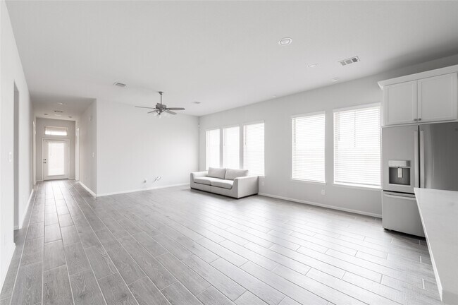 Building Photo - 10402 Cecilia Star Ln