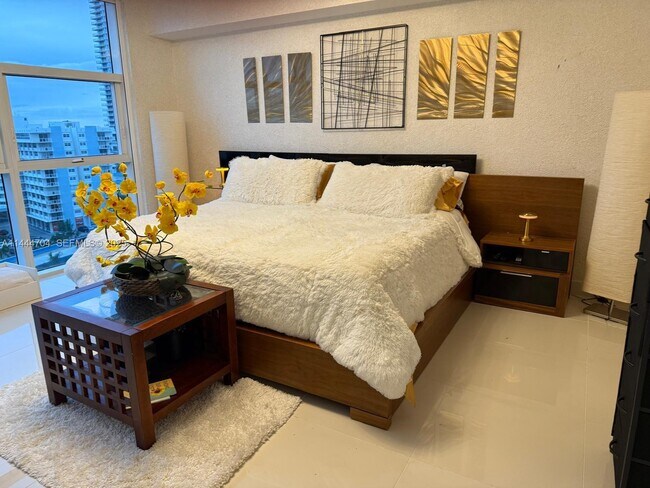 Building Photo - 1830 S Ocean Dr