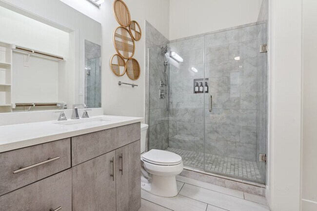 Building Photo - Luxury 1 Bedroom + Flex Space | 2 Full Baths | 975 Sq. Ft. | The Cedars, Dallas