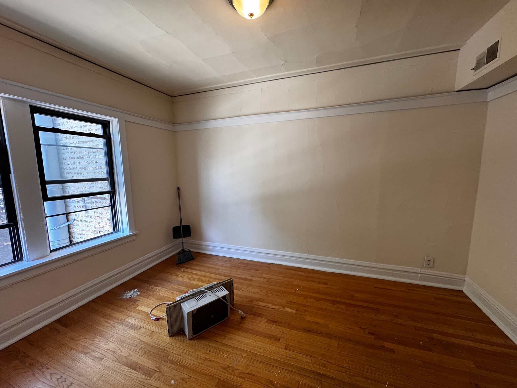 Building Photo - 2510 N Kedzie Blvd