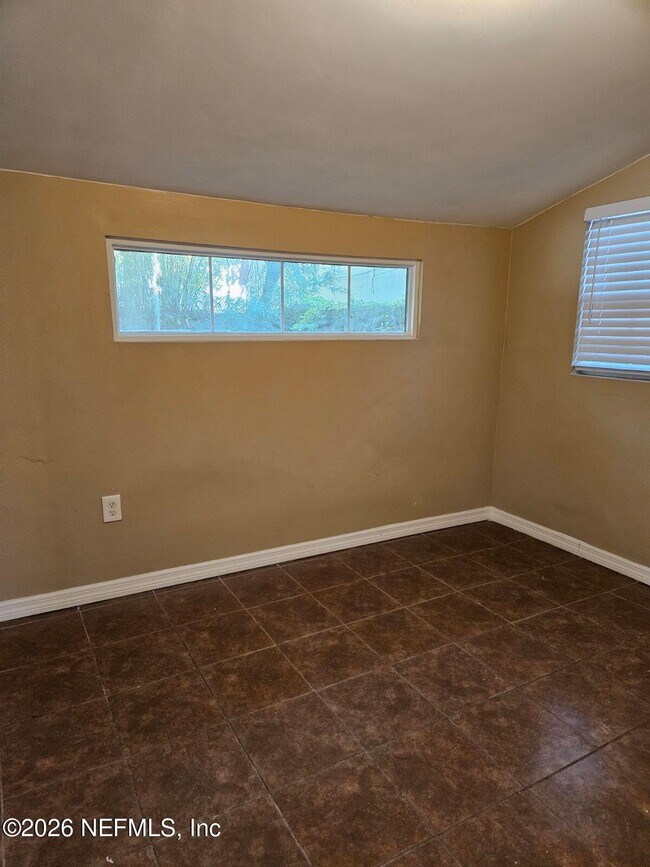 Building Photo - 848 Crestwood St