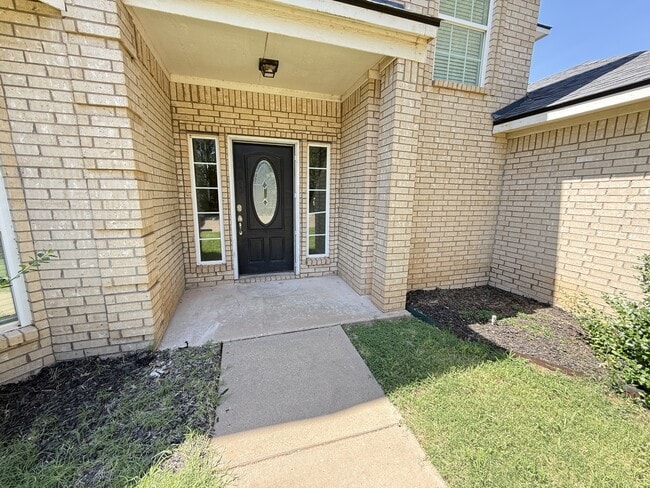Building Photo - 609 N Vinton Ave