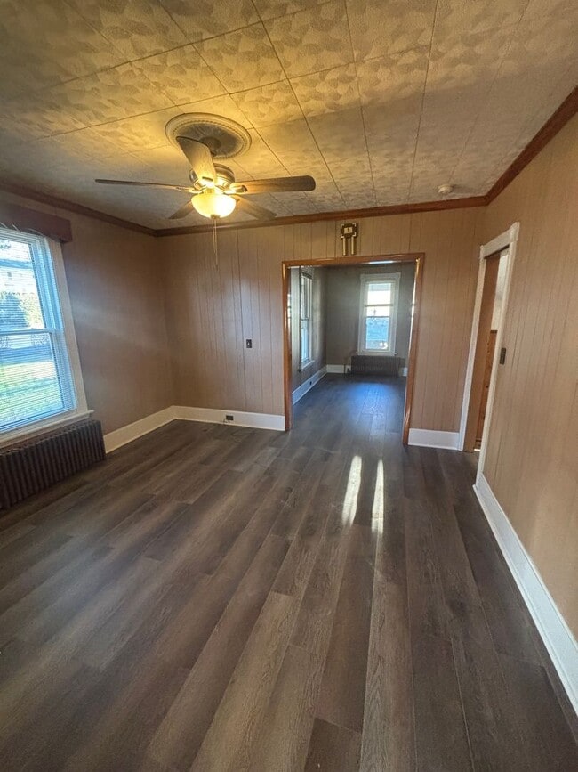 Building Photo - 10 Town Hill Ave