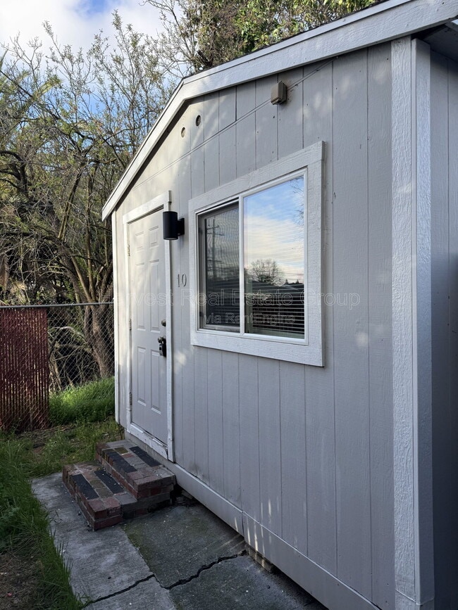 Building Photo - 2267 Huron Dr