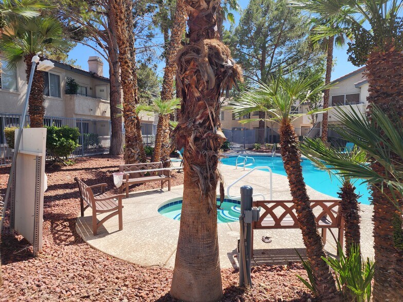 Building Photo - 3038 Tarpon Dr