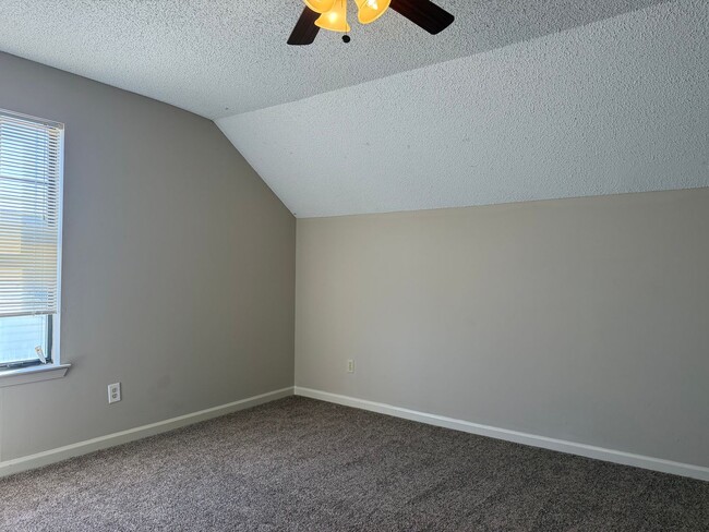Building Photo - 22 Edgehill Cove