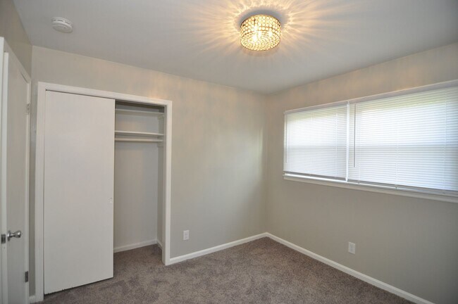 Building Photo - 2816 Broadview Dr NW