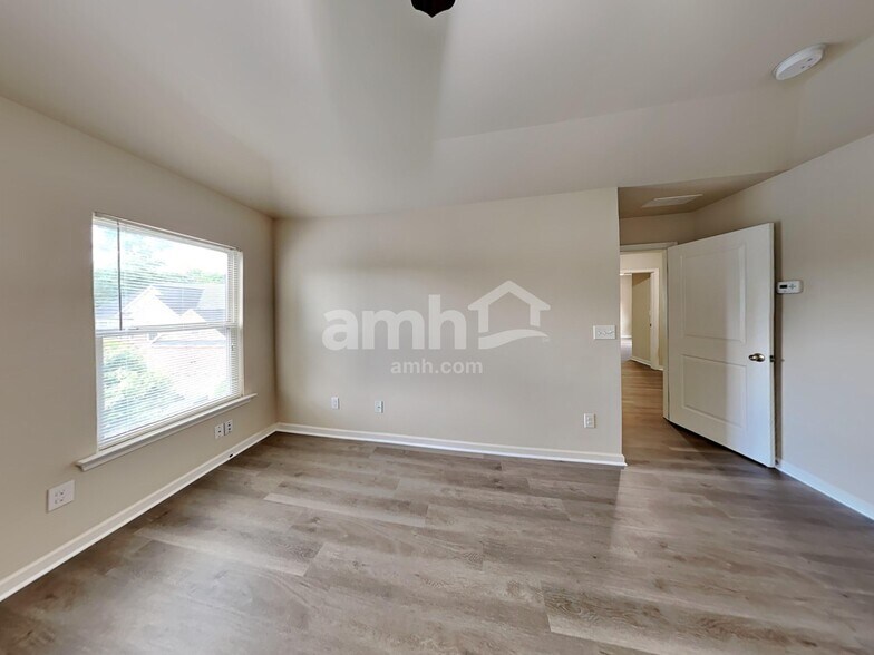 Building Photo - 491 Twain Cir