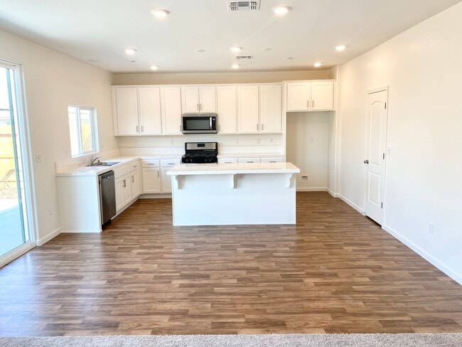 Building Photo - Spacious 4-Bed, 2-Bath Single-Level Home Near Boris Elementary