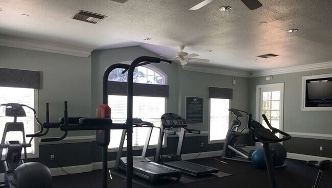Building Photo - Beautiful 3 bedroom 2 Bath Townhome