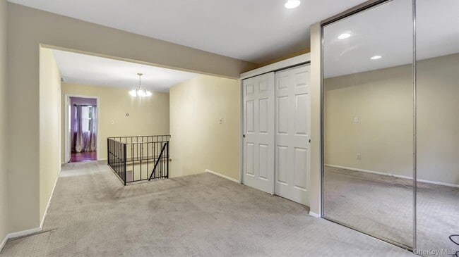 Building Photo - 47 Carriage Rd