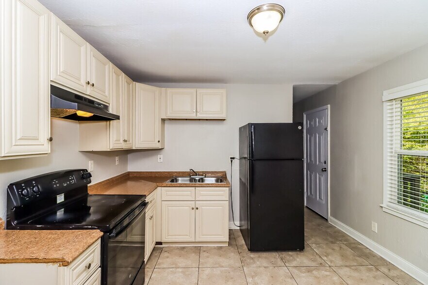 Building Photo - 5401 Snow White Ln