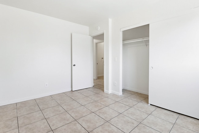 Building Photo - 851 33rd St