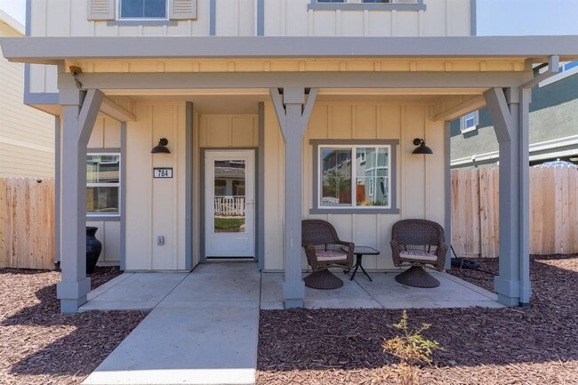 Building Photo - Newer home in beautiful Winters!