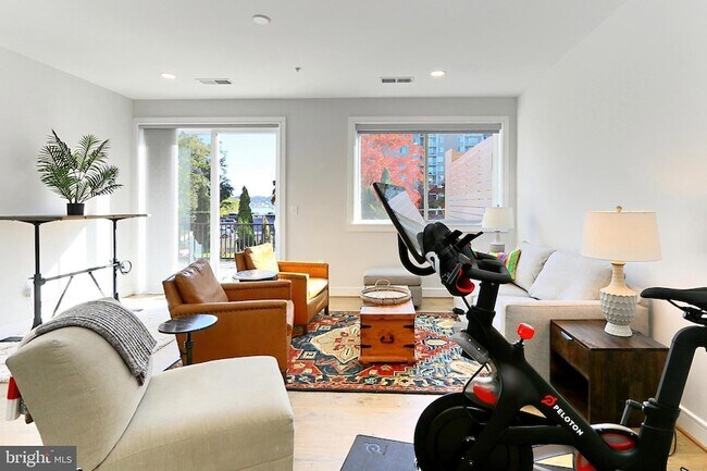 Building Photo - 635 Slaters Ln