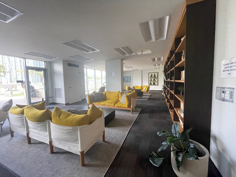 Building Photo - 988 Halekauwila St