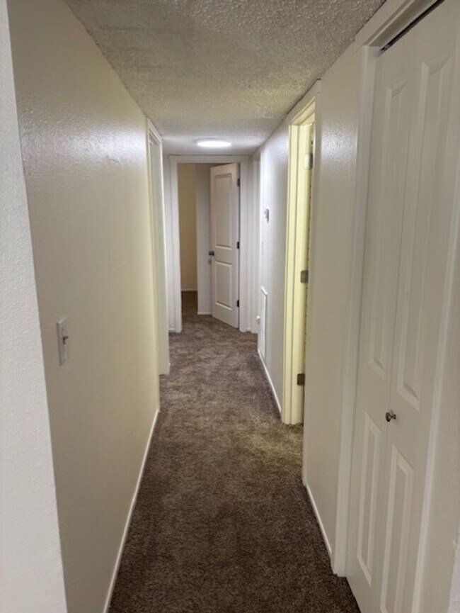 Building Photo - 1412 N Cherry St