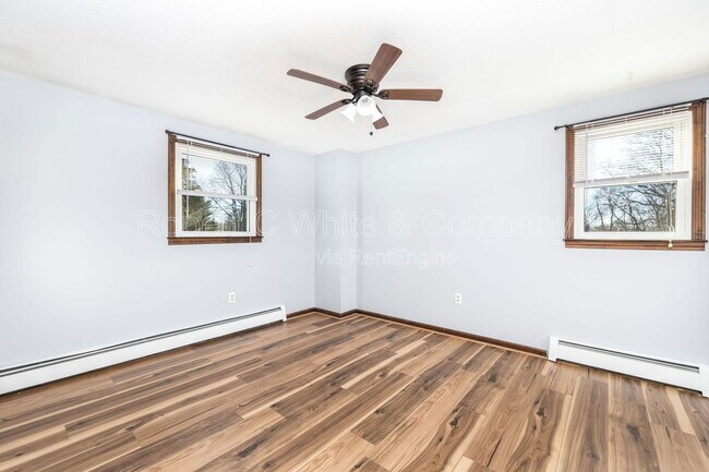 Building Photo - 42 Valley View Ln