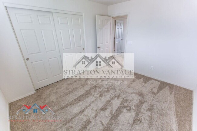 Building Photo - 43620 W Mescal Dr