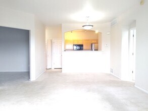 Building Photo - Super Fly 1 Bedroom with Large Study, 1 1/2 Bathrooms, Balcony, Reserved Parking AVAILABLE NOW
