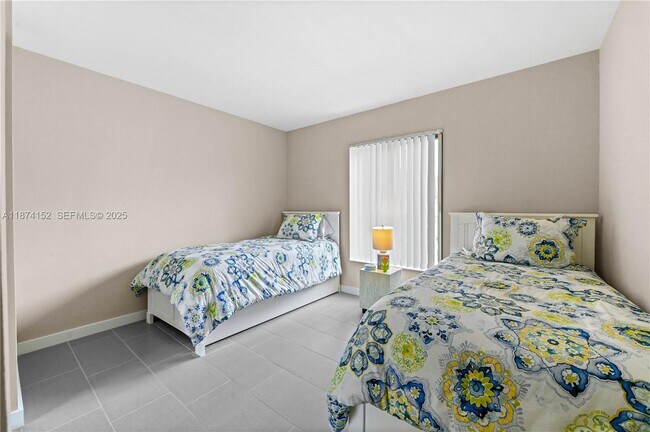 Building Photo - 812 Sky Pine Way