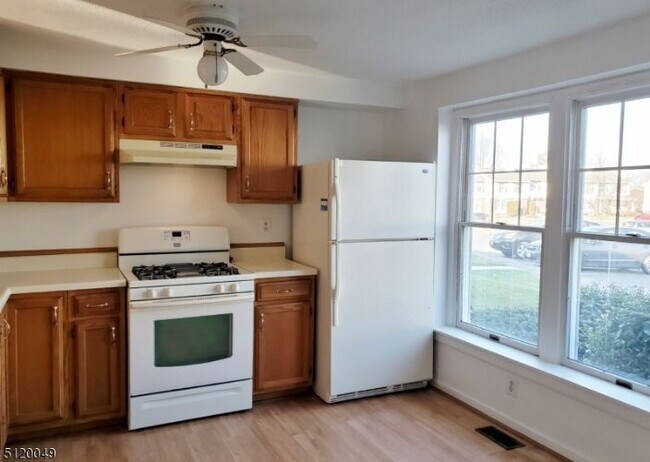 Building Photo - 53 Ben Franklin Dr