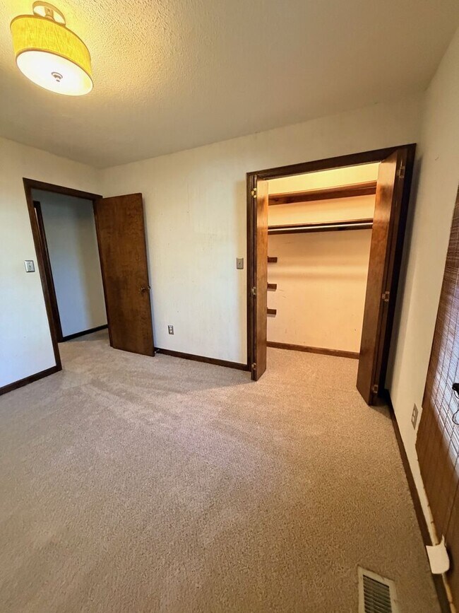 Building Photo - 103 Chestnut Ridge