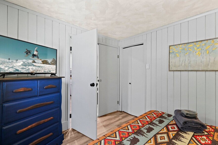 Building Photo - 102 Skiview Ln