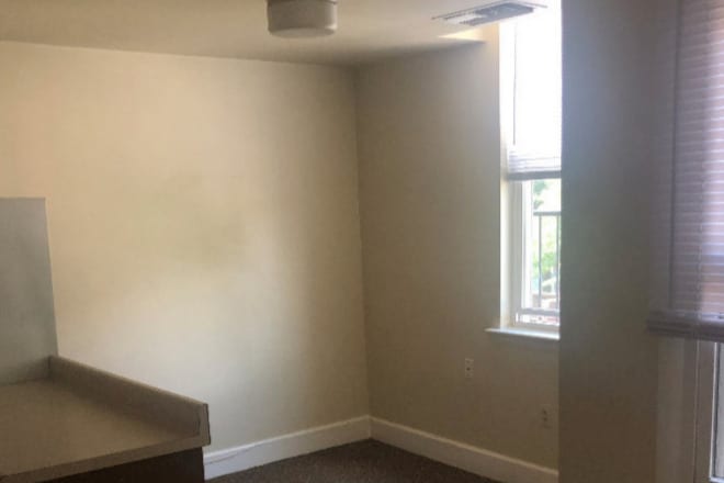 Unit 2- Living Area - 816 E Baltimore St