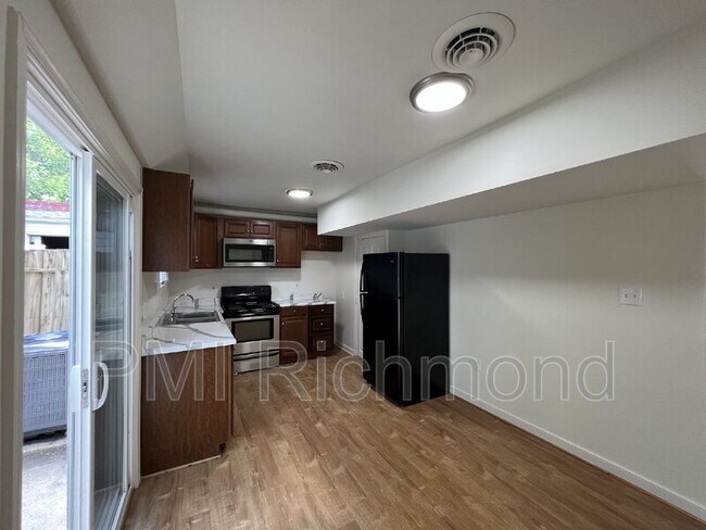 Building Photo - 307 Cedarwood Rd
