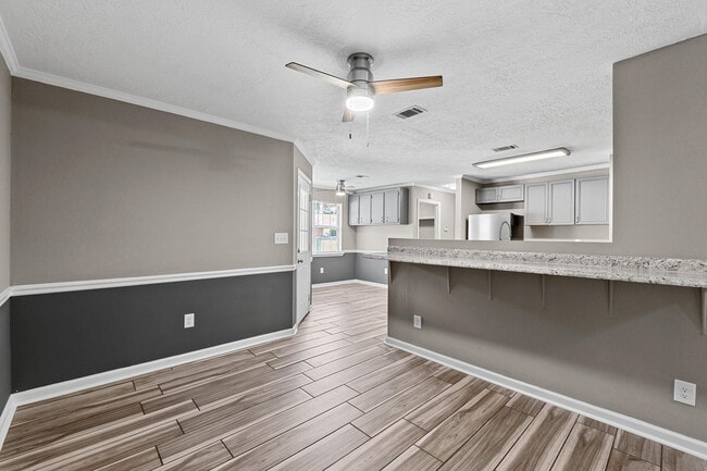 Building Photo - 1856 S Barton Dr