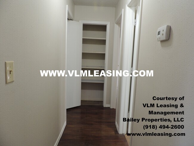 Building Photo - 404 W Vicksburg St