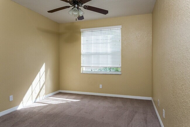 Building Photo - 900 NW 126th Ave