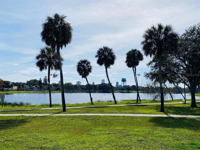 Building Photo - 775 20th Ave N