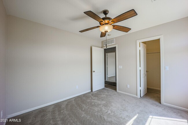 Building Photo - 10938 W Meadowbrook Ave