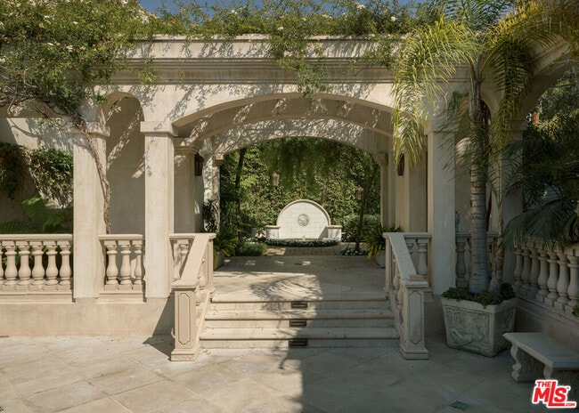 Building Photo - 628 N Rodeo Dr