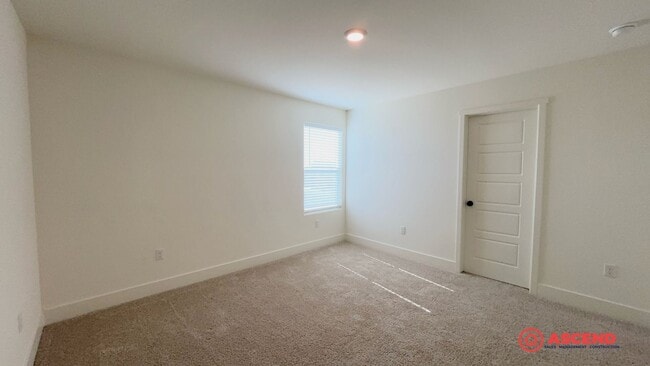 Building Photo - Lovely Home Near Frontier Highschool!