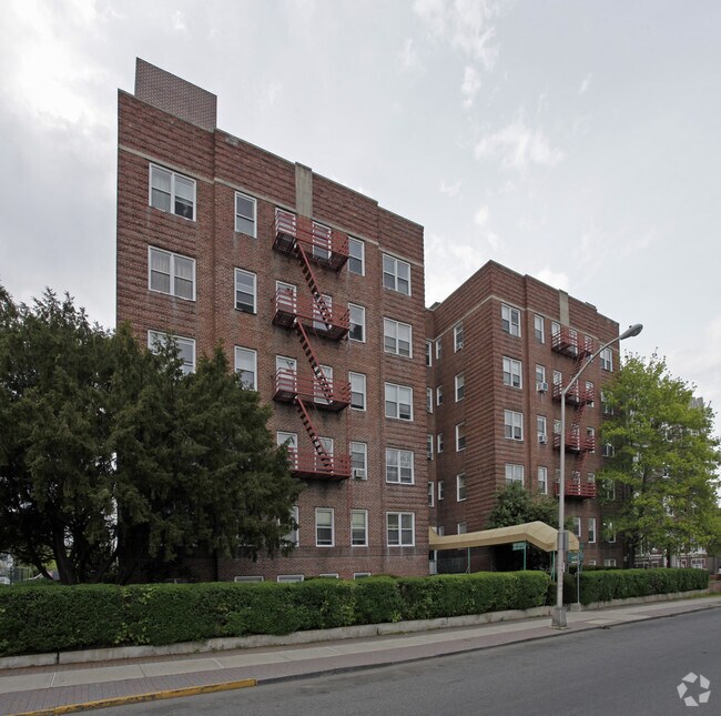Building Photo - The Emerald at Orange