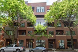 Building Photo - 1937 W Diversey Pkwy