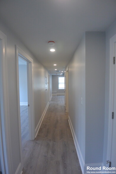 Building Photo - 120 Kenrick St